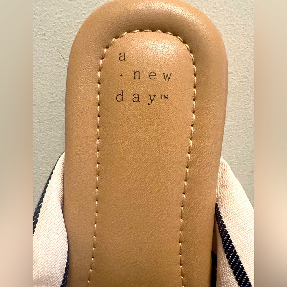 A New Day Adley Off White and Navy Blue Steipe Sandals with Bow Design - Picture 4 of 10